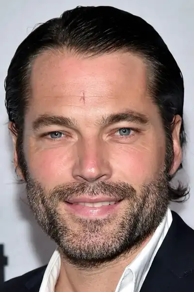 Tim Rozon headshot