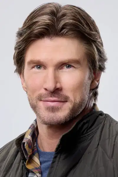 Christopher Russell headshot
