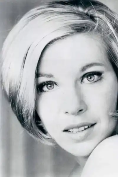 Beverly Sanders headshot