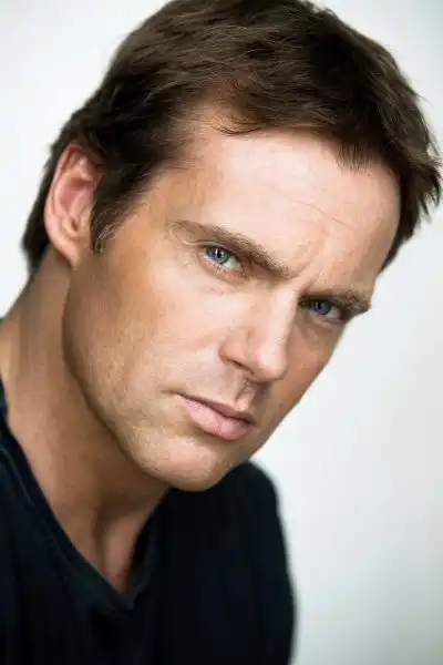Michael Shanks headshot