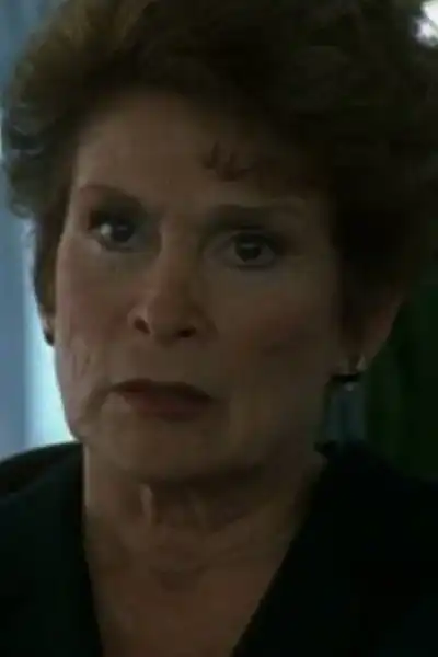 Paula Shaw headshot