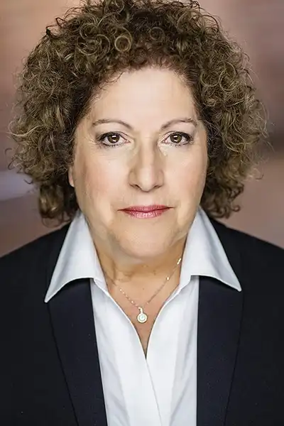 Rhona Shekter headshot
