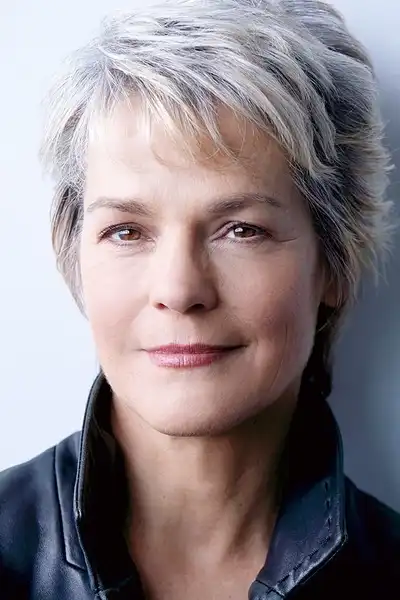 Victoria Snow headshot