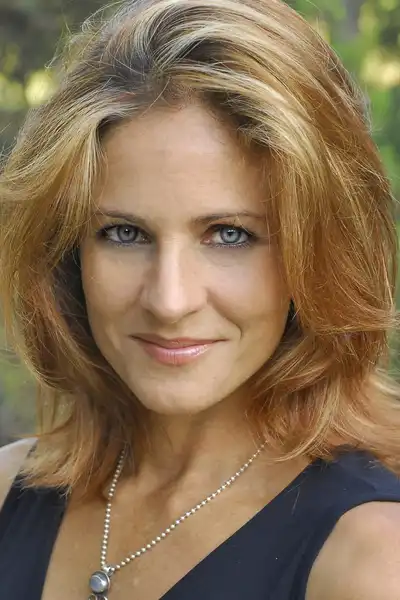 Jessica Steen headshot