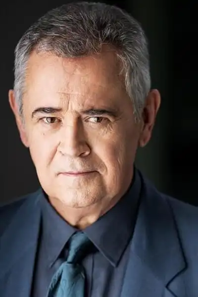 Howard Storey headshot