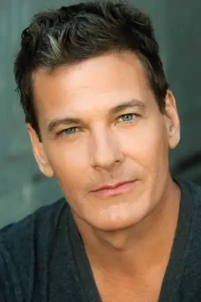 Adam Storke headshot
