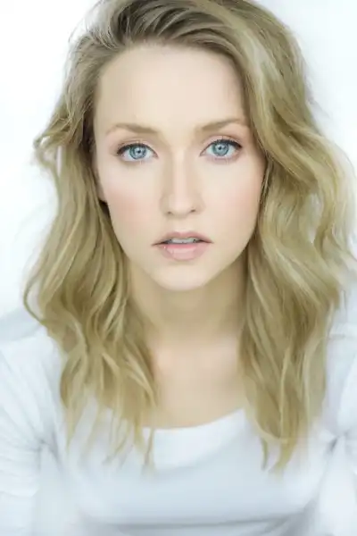 Emily Tennant headshot