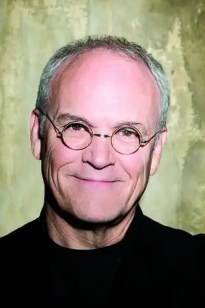 Ian Thomas headshot