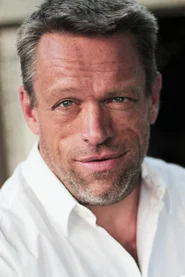 Brian Thompson headshot