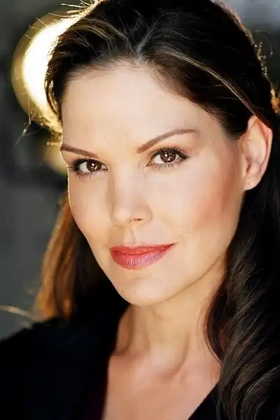 Paula Trickey headshot