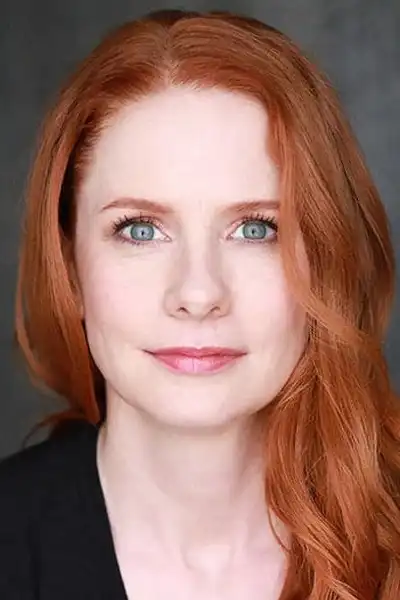 Hillary Tuck headshot