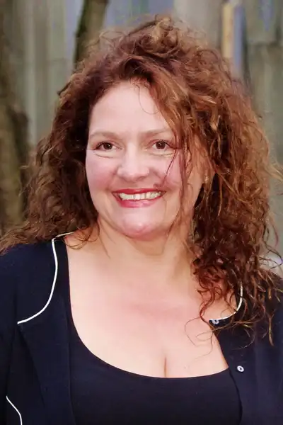 Aida Turturro headshot