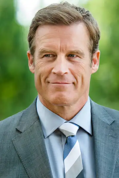 Mark Valley headshot