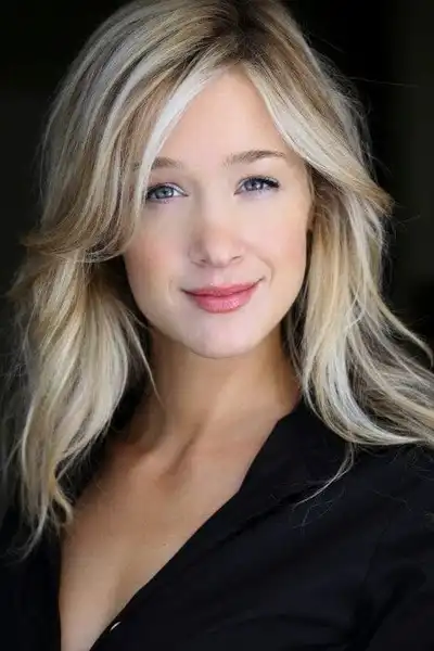 Katie Walder headshot