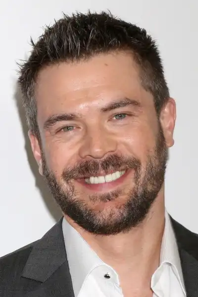 Charlie Weber headshot