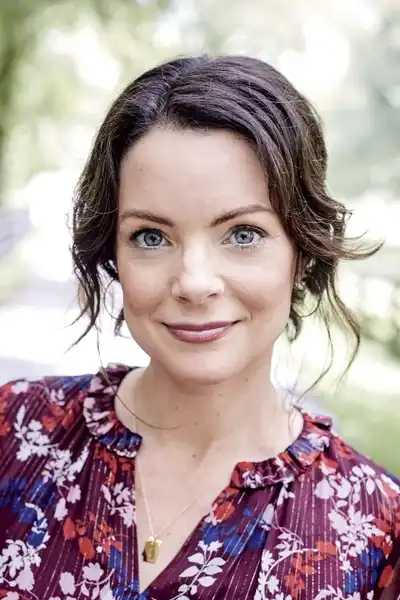 Kimberly Williams-Paisley headshot