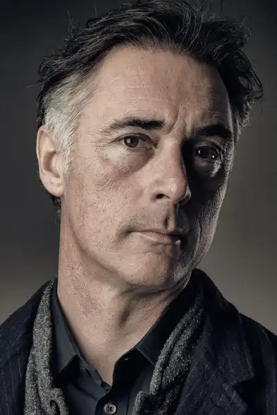 Greg Wise headshot