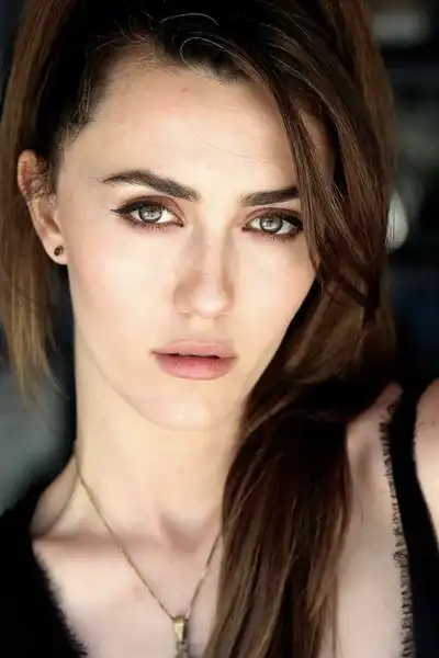 Madeline Zima headshot