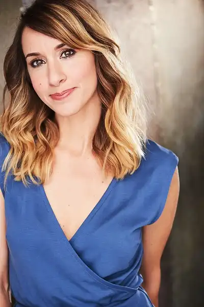 Nicole Dionne headshot
