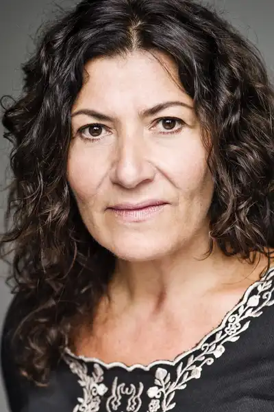 Anna-Maria Everett headshot
