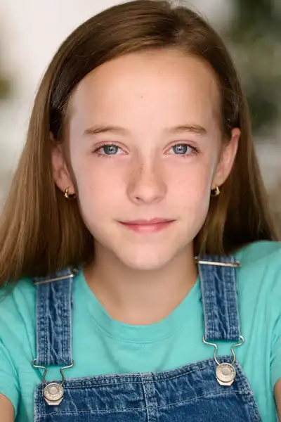 Ava Weiss headshot