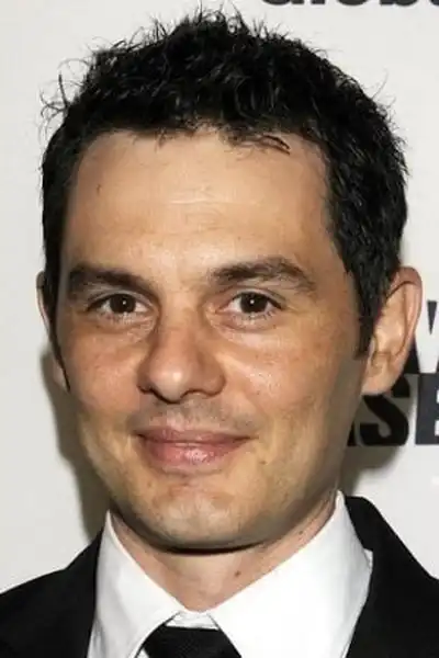 Fred Ewanuick headshot