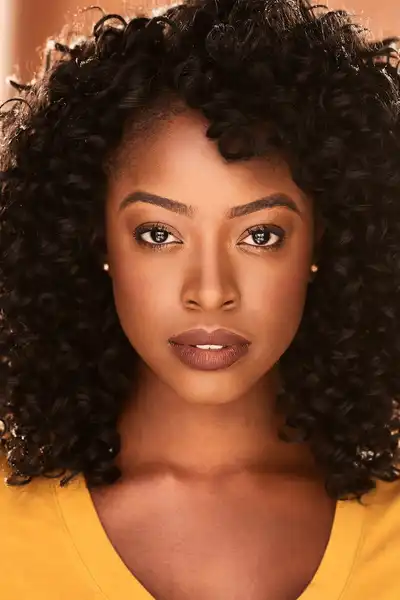 Moni Ogunsuyi headshot