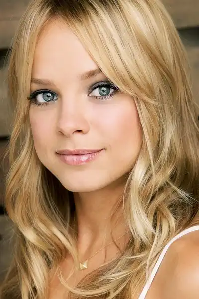 Nicole Paggi headshot