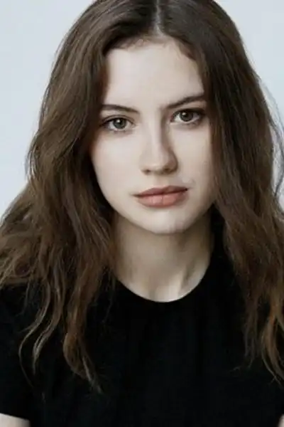 Isabelle Connolly headshot