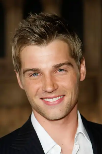 Mike Vogel headshot