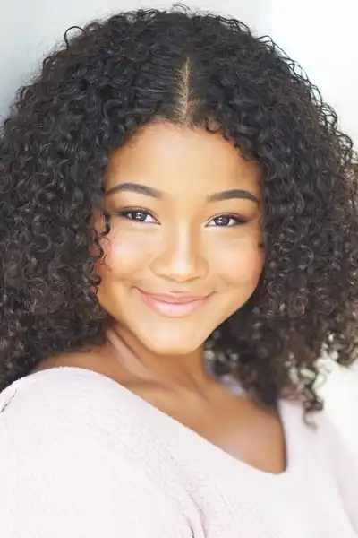 Kayla Hutton headshot