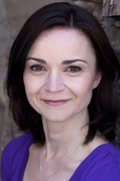 Julia Arkos headshot
