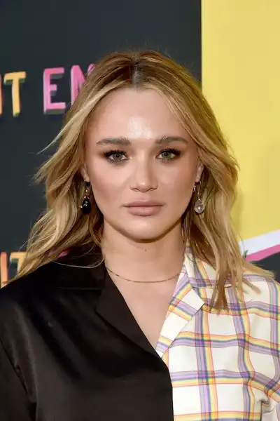 Hunter King headshot