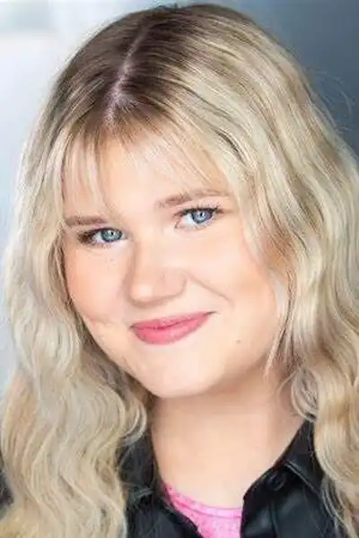 Bailey Stender headshot