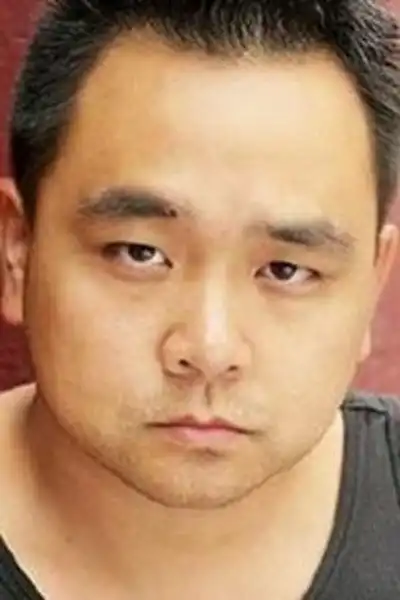 Raugi Yu headshot