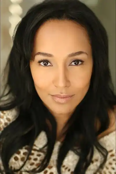 Ellen Ewusie headshot