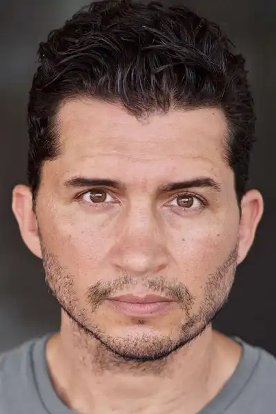 Joey Vieira headshot