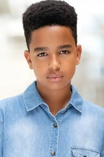 Akiz Aguma headshot