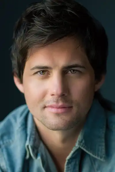 Kristoffer Polaha headshot