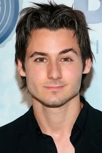 Dominic Scott Kay headshot