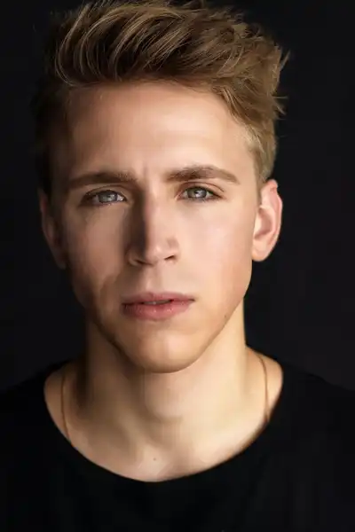 Zachary Loewen headshot