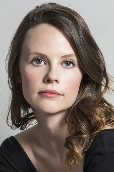 Sarah Ramos headshot