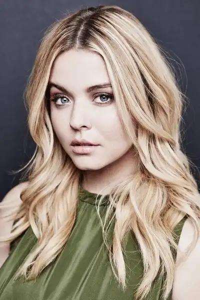 Sasha Pieterse headshot