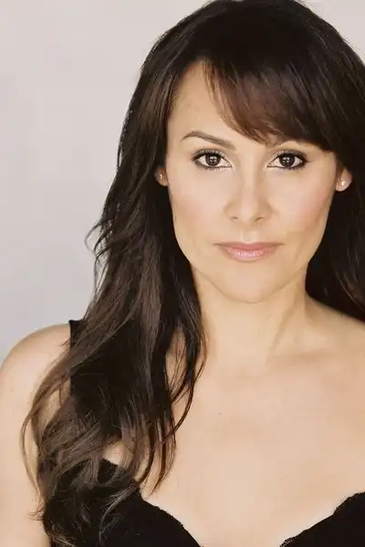 Robin De Lano headshot