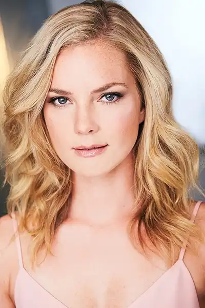 Cindy Busby headshot
