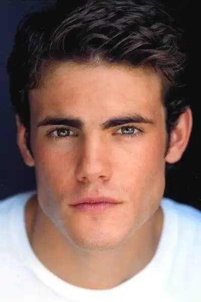 Micah Alberti headshot