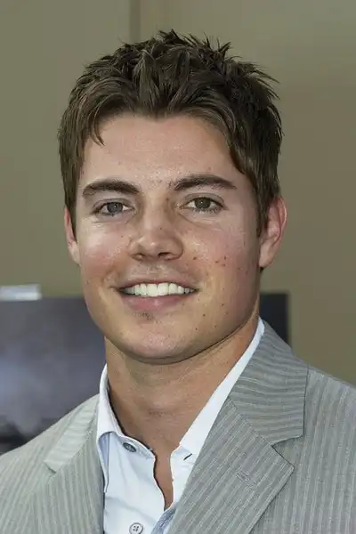 Josh Henderson headshot