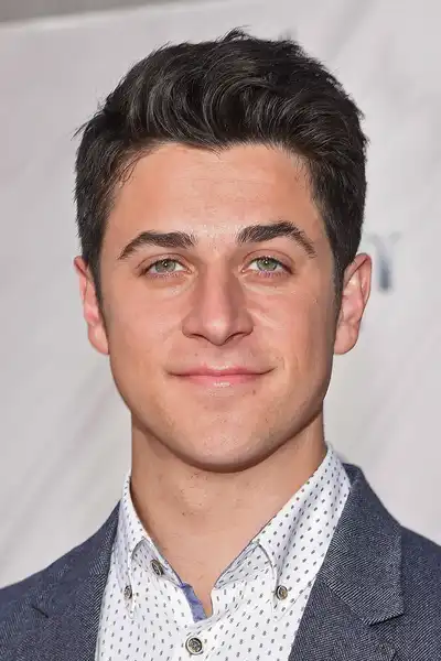 David Henrie headshot