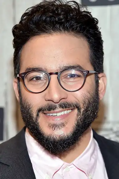 Ennis Esmer headshot
