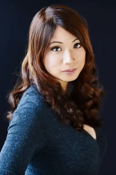 Amanda Joy headshot